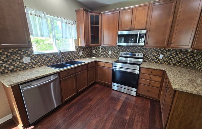 Amazing 3 bedrooms plus a loft, and 2.5 bathroom located in Fallbrook farms Thornton