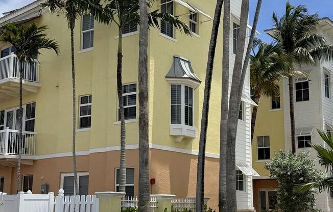 4332 SEAGRAPE DR #APT 4 LAUDERDALE BY THE SEA, FL 33308