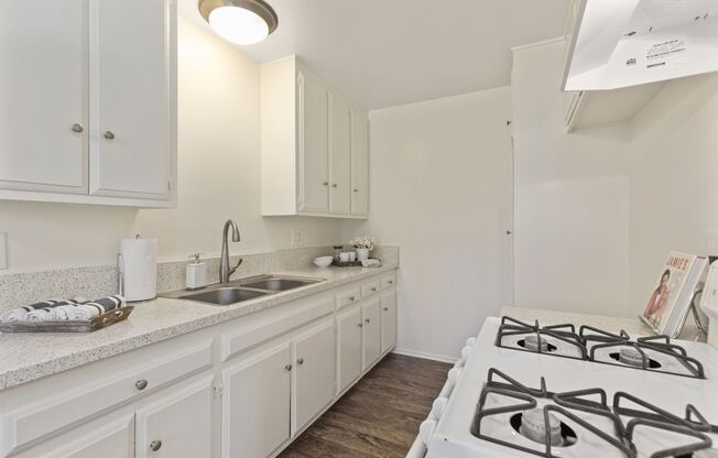 2 beds, 1 bath, 935 sqft, $2,550, Unit 46