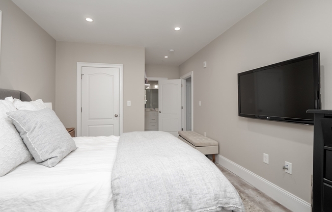1 bed, 1.5 baths, 938 sqft, $4,300, Unit 16