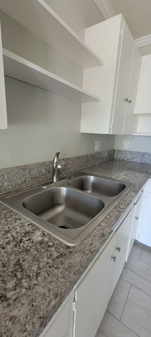 1 bed, 1 bath, 700 sqft, $2,025, Unit 03