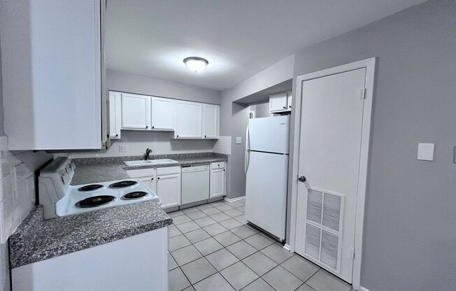 2 beds, 1 bath, $1,550, Unit 609-106