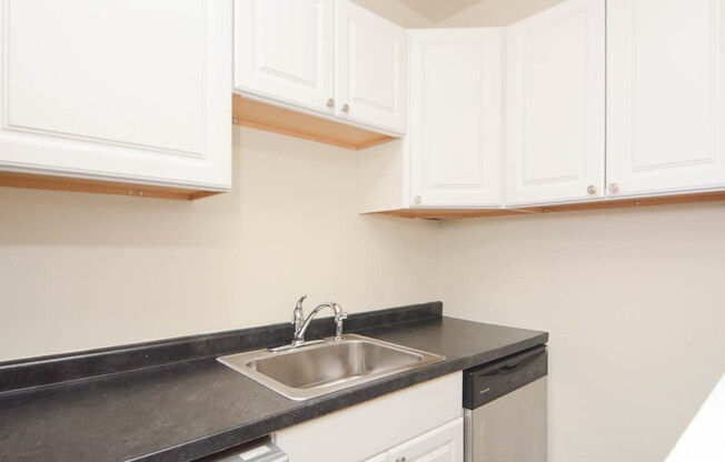 3343 MARSHFIELD