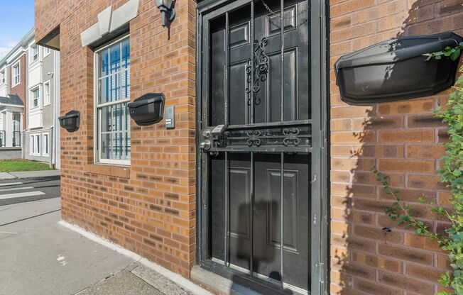 621 N 33 ST