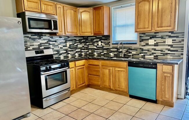 2445 East Huntingdon Street