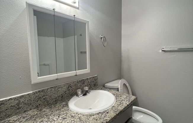 1 bed, 1 bath, 700 sqft, $1,200, Unit 205