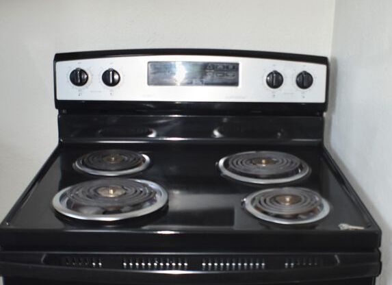 2 beds, 1 bath, 775 sqft, $1,395, Unit 445-27