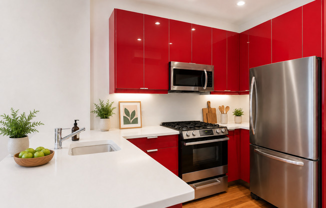 251 W 121 ST