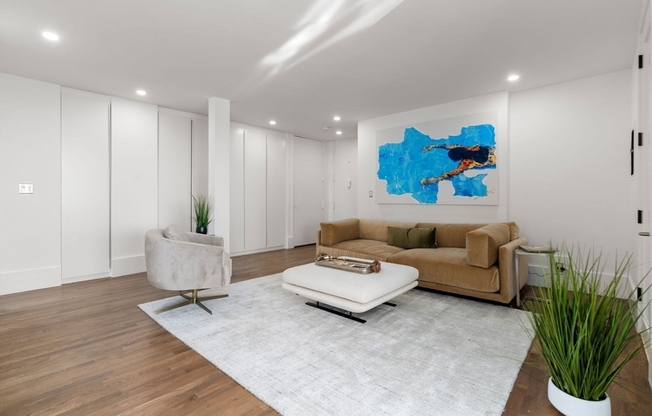 4 beds, 3.5 baths, 2,500 sqft, $17,500, Unit 41 AB