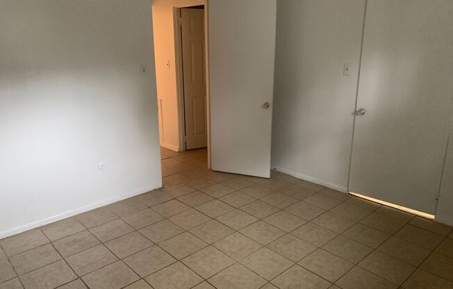 1 bed, 1 bath, $795, Unit APARTMENT B 10