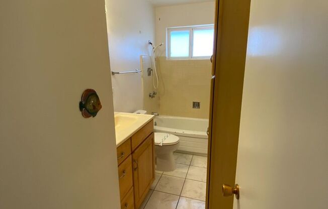 2 beds, 1 bath, $1,295