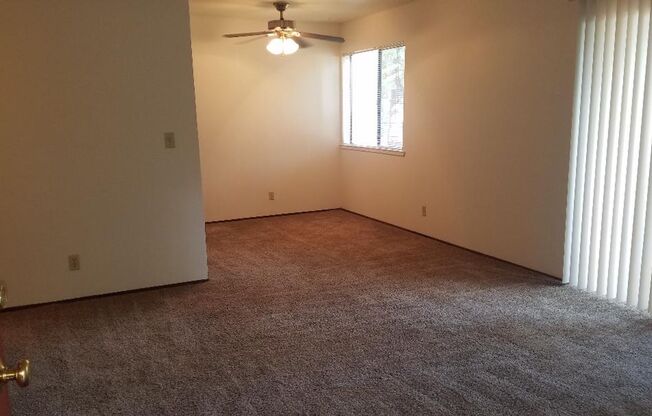 2 beds, 1 bath, 950 sqft, $1,075, Unit 80