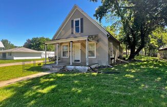 2800 SE Michigan Ave – Cozy 2 Bedroom Home on a Corner Lot!