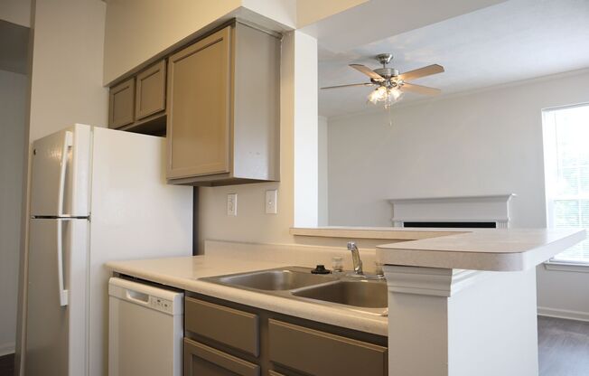 2 beds, 2 baths, 1,033 sqft, $1,599, Unit 18-18204