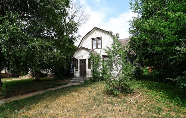MOVE IN SPECIAL $500 OFF FIRST MONTHS RENT! 5 Bedroom, 2 bath home!