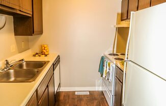 Stony Brook Apartments | 2 Bedroom | Kitchen