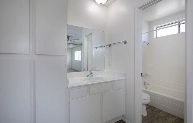 1 bed, 1 bath, 574 sqft, $1,725, Unit 28