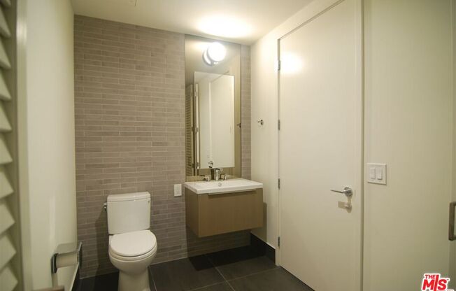 2 beds, 2.5 baths, 1,720 sqft, $5,500, Unit 2406