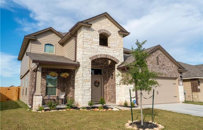 211 Reagor Dr Taylor, TX 76574