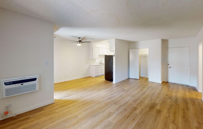 The Regal Villa Apts...Gorgeous Newly Remodeled 2 Bedroom.. Prime Location! CALL NOW!