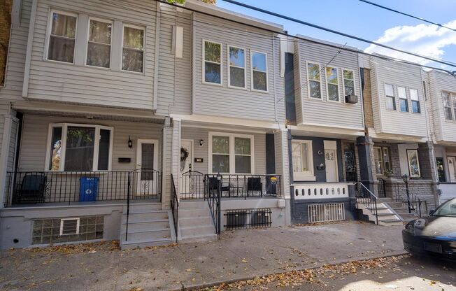 Luxurious 3-Bedroom Townhome in Point Breeze! Available NOW!