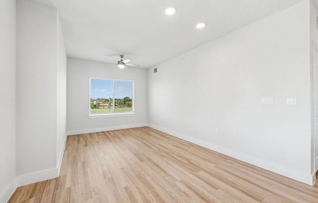 1 bed, 1 bath, 712 sqft, $1,385, Unit 214
