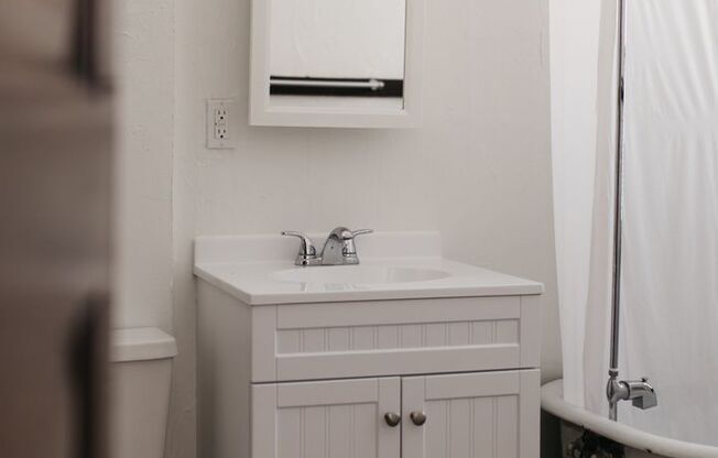 2 beds, 1 bath, 904 sqft, $1,250, Unit 315-24