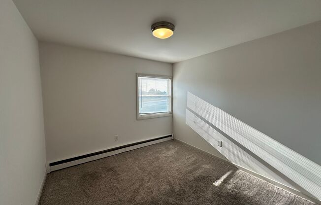 2 beds, 1 bath, $1,395, Unit 203