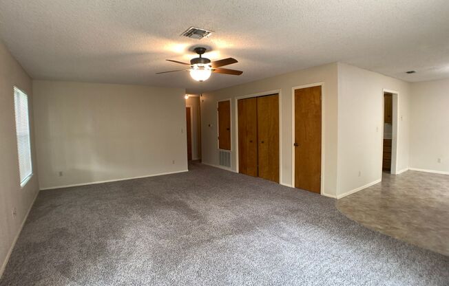 2/2 Apartment on The Hill! Minutes from Landa Park & Loop 337! Excellent Location!