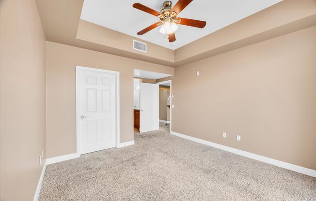 Sought after Park Avenue Condominiums/Top Floor Three Bedroom