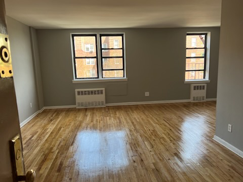 8396 118th St, Kew Gardens NY 4X