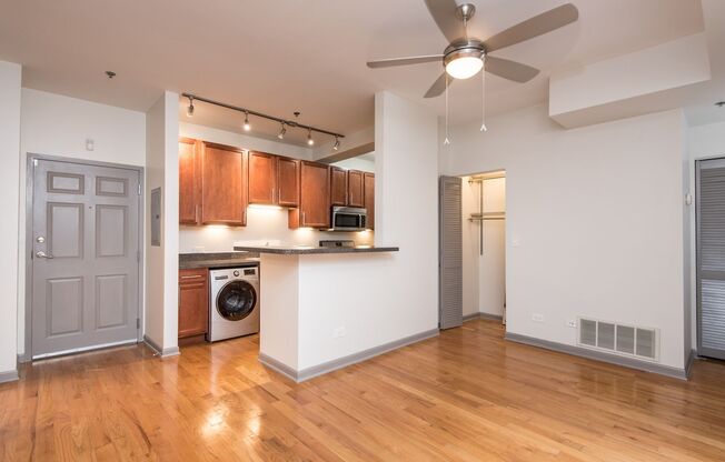 1 bed, 1 bath, $1,625, Unit H4