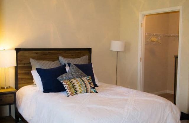 Furnished Bedroom Elk Grove 95758 Apts for rent l Siena Villas