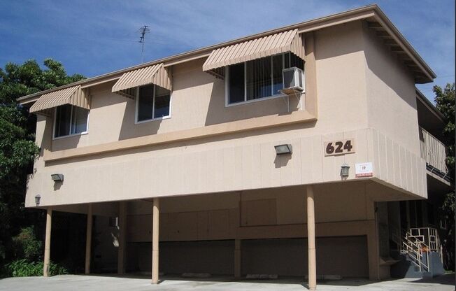 (Arely) 624 N. Hayworth Avenue