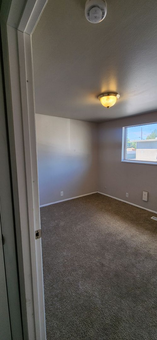 2 beds, 1 bath, 800 sqft, $995, Unit #20