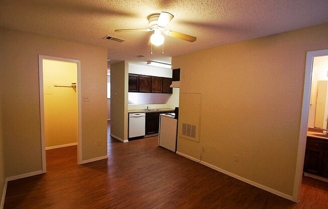Studio, 1 bath, 500 sqft, $850, Unit 103