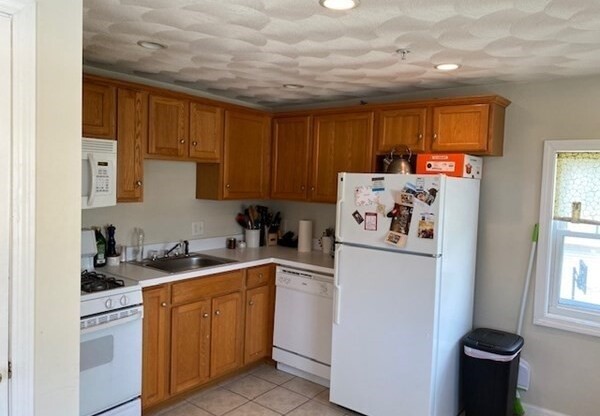 1 bed, 1 bath, 608 sqft, $1,900, Unit 838