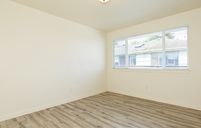 Back Nine Apartments - Located on the west slope of Queen Anne