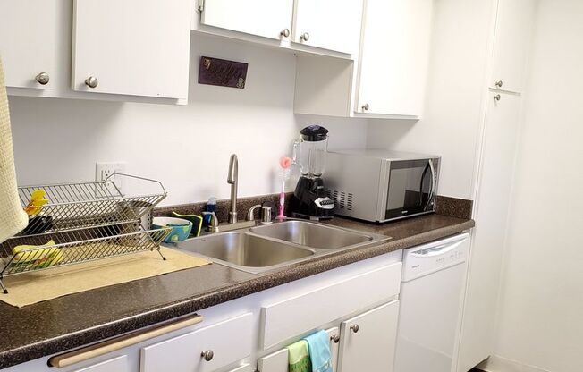 1 bed, 1 bath, 832 sqft, $2,190, Unit 070