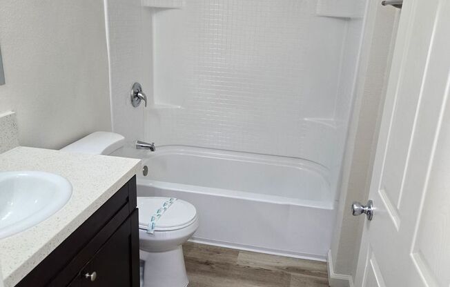 2 beds, 1 bath, 725 sqft, $2,195, Unit 55-09