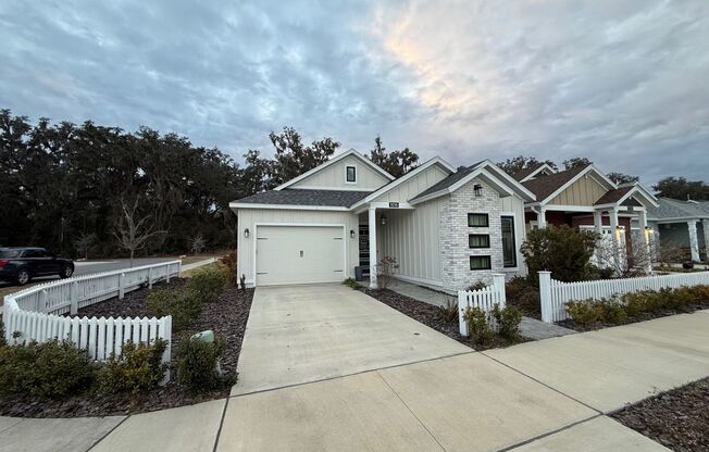 Beautiful Home located in Fairway Pointe