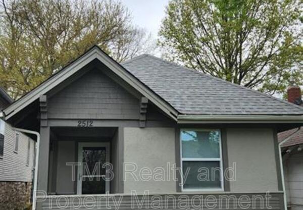 2512 N 12 ST