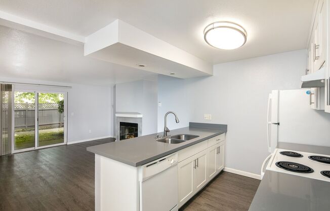1 bed, 1 bath, 723 sqft, $1,675, Unit B23