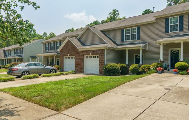 Stylish and Spacious 3 Bedroom, 2.5 Bathroom Townhome w/ Garage in Holly Springs!