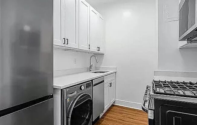 1 bed, 1 bath, $2,700