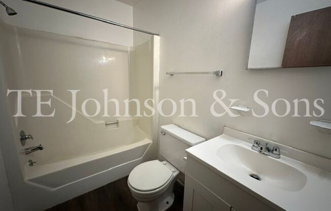 1 bed, 1 bath, $700, Unit 126 Weatherwood 6