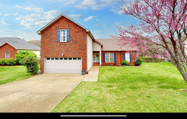 2 Story 4 Bed, 3 Bath Home Located in Hickory Hills Neighborhood