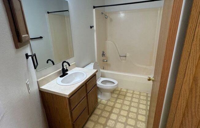 1 bed, 1 bath, 698 sqft, $900, Unit 314