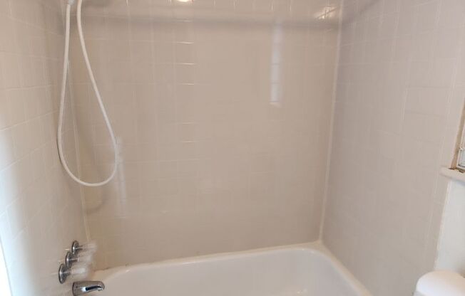 2 beds, 2 baths, $1,195, Unit Apt. 1