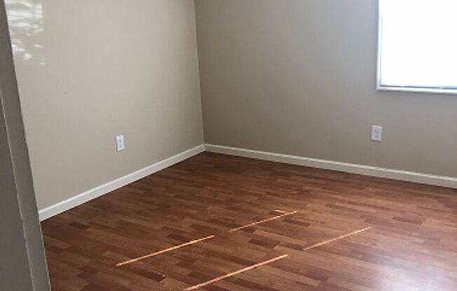 2 beds, 1 bath, $1,400, Unit 3